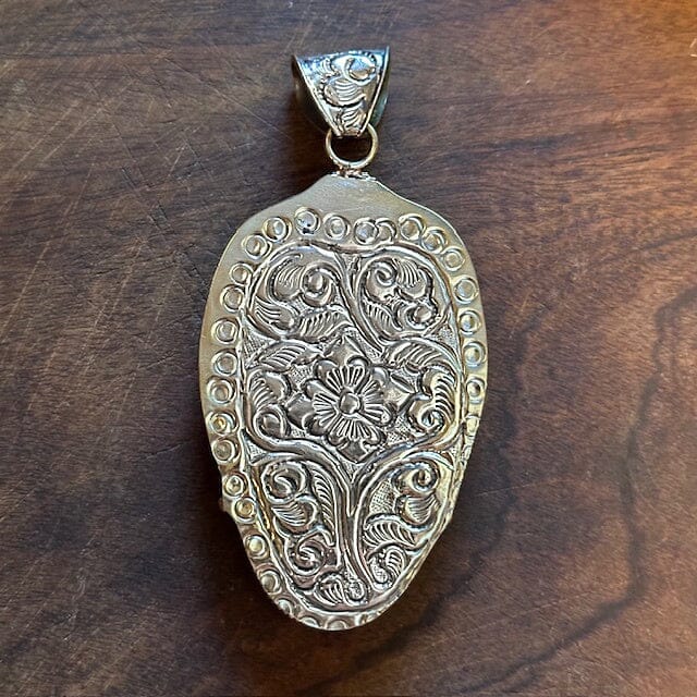 Bear w Green Turquoise Disc Large | Yellowstone Spirit Southwestern and Spirit Animal Collection Necklaces Objects of Beauty Southwest 