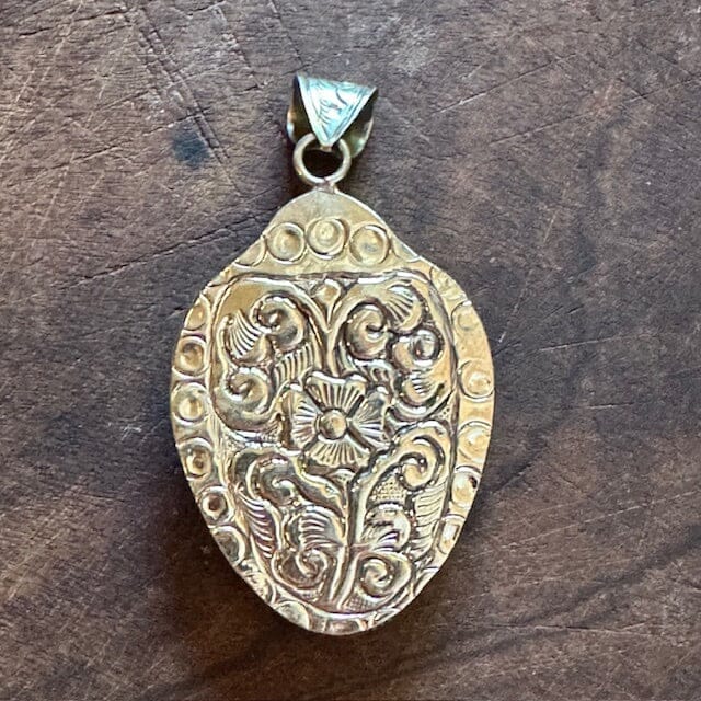 Bear w Green Turquoise Disc Medium | Yellowstone Spirit Southwestern and Spirit Animal Collection Necklaces Objects of Beauty Southwest 