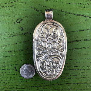 Horse Couple Carved Bone Pendant Necklace | Spirit Animal, Horse and Yellowstone Spirit Southwestern Collections Collections Objects of Beauty Southwest 