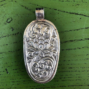 Horse Couple Carved Bone Pendant Necklace | Spirit Animal, Horse and Yellowstone Spirit Southwestern Collections Collections Objects of Beauty Southwest 