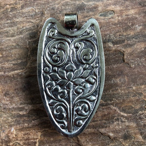 Large Wolf Pendant | Yellowstone Collection Objects of Beauty  Backside