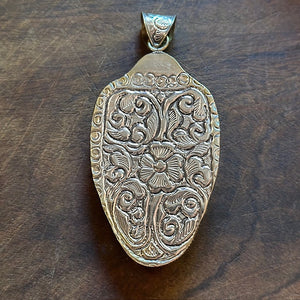 Wolf w Turquoise Disc Large | Yellowstone Spirit Southwestern and Spirit Animal Collection Necklaces Objects of Beauty Southwest Back