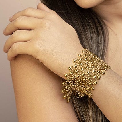 Subtle and Elegant Bracelet with Prong Setting Stones – VOYLLA