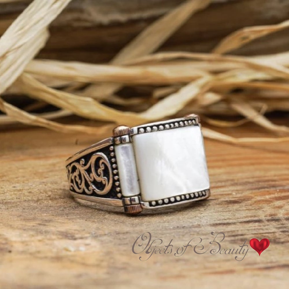 Perla del Paradiso Mother of Pearl Men's or Woman's Ring Rings Objects of Beauty 